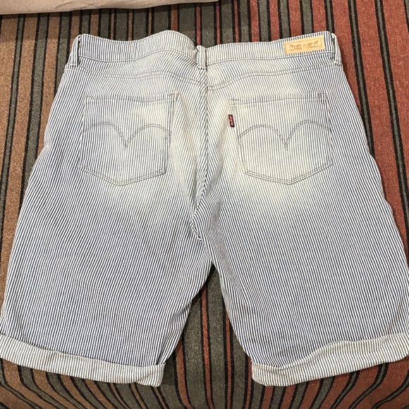 Striped Blue Levi’s Women's Shorts - Picture 5 of 5